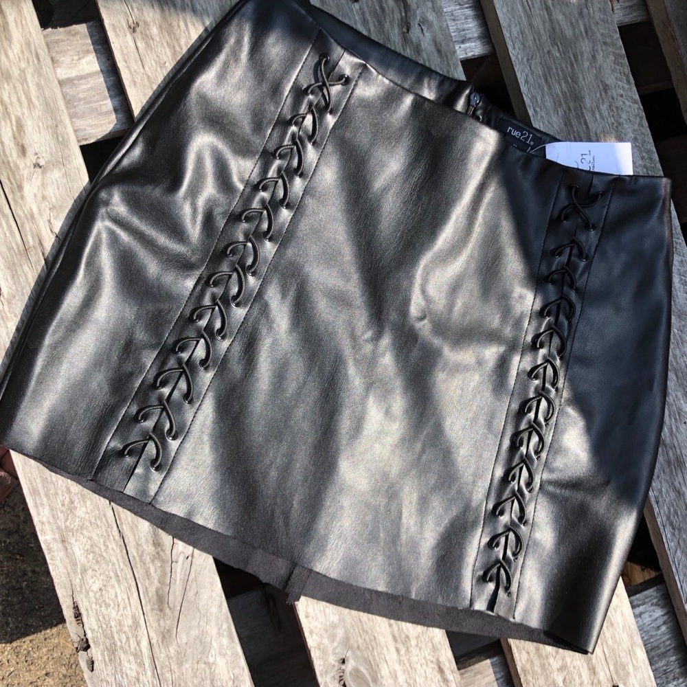 Black (faux)leather mini ♠️